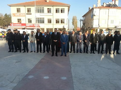 İlçemizde 10 Kasım Atatürk'ü Anma Töreni Kutlandı.